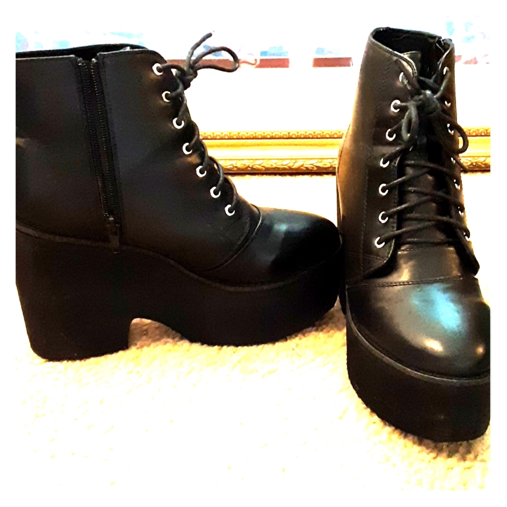 Nyla truck stopper 90s platform boots